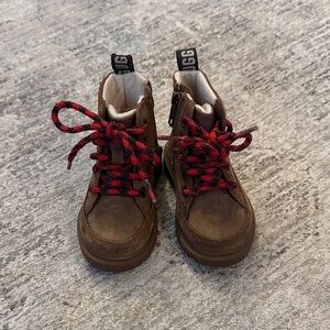 UGG Kids Robley Weather Brown Boots with Red Laces